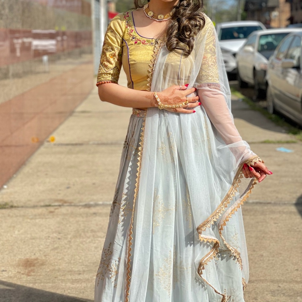 Elegant Gold and Cream Women's Dress